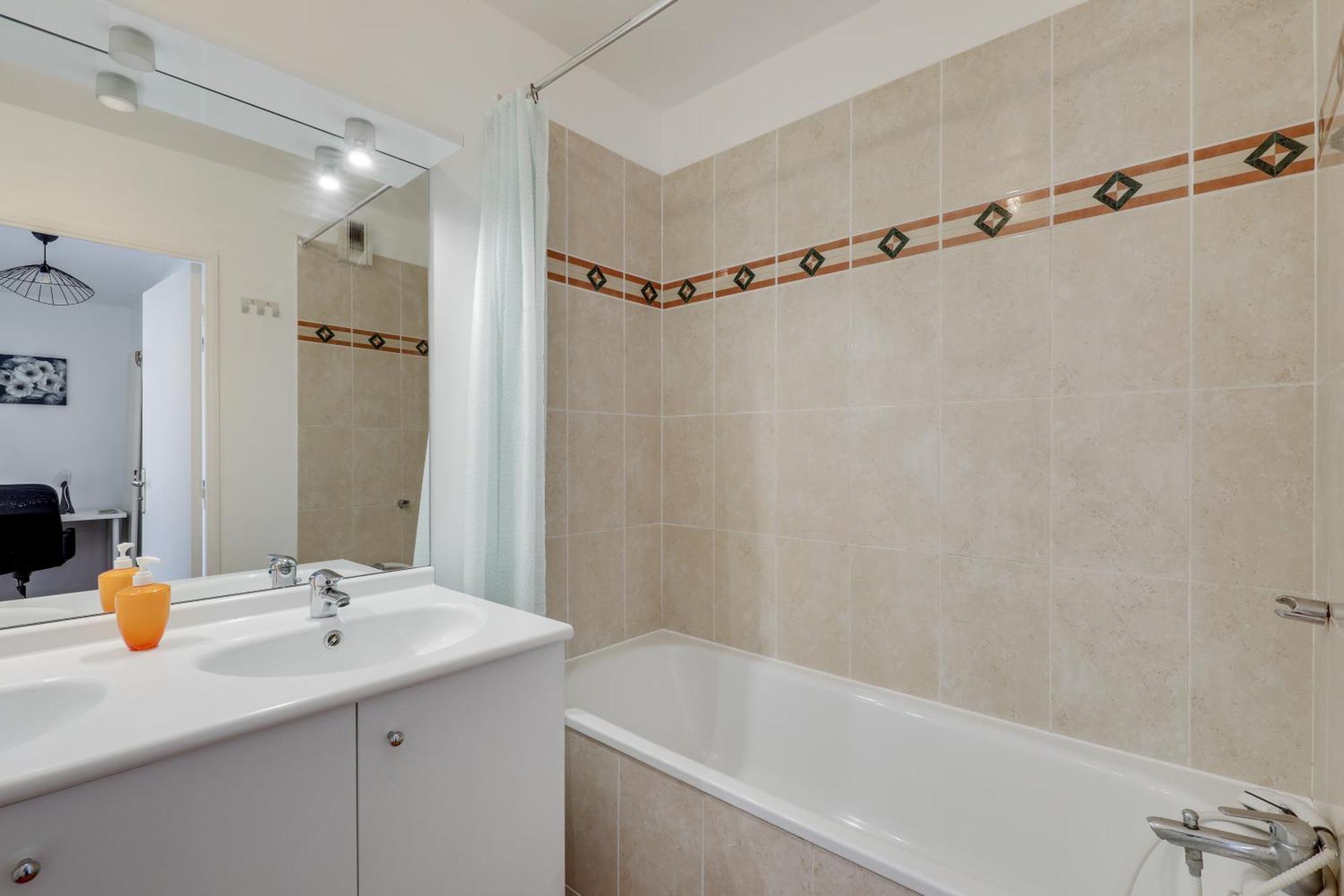 Appartement Chic Et Spacieux Avec Parking *